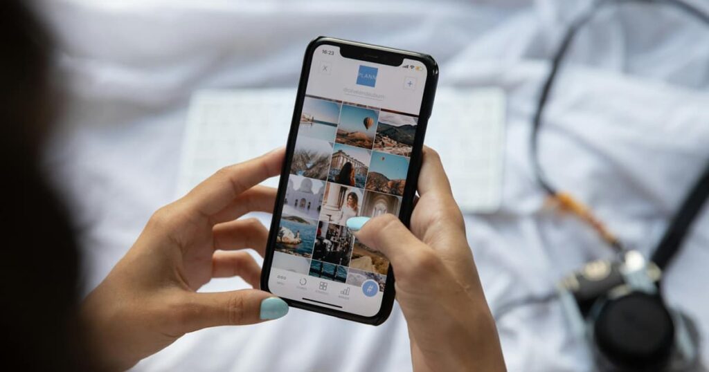 Bulk deleting screenshots to save space without organizing every single photo.