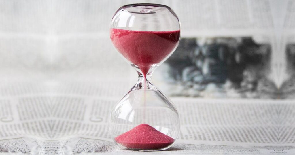 A stopwatch counting down 3 seconds, representing a pause before reacting.